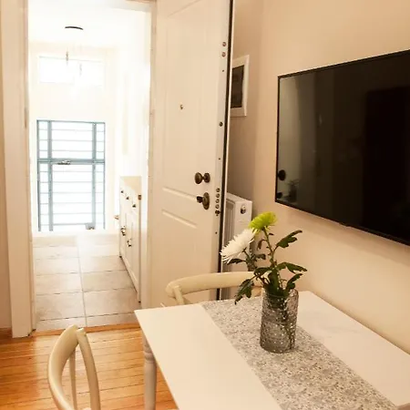 2-spaces Comfy Bentzi 7 With Balcony In Pagrati *