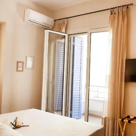 2-spaces Comfy Bentzi 7 With Balcony In Pagrati דירה אתונה