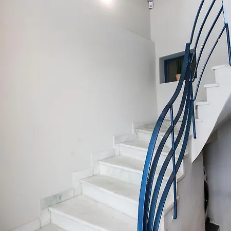 2-spaces Comfy Bentzi 7 With Balcony In Pagrati אתונה